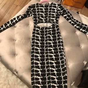 Cute black and white fitted midi dress with peek